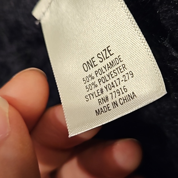 Oversized fuzzy poncho - Picture 4 of 5